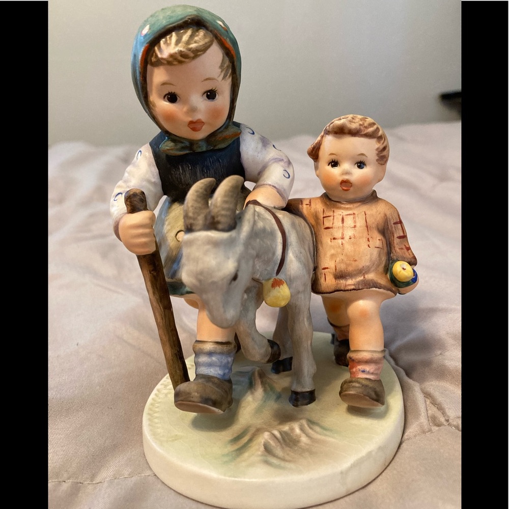 Homeward Bound” Goebel  M J Hummel Figurine #334